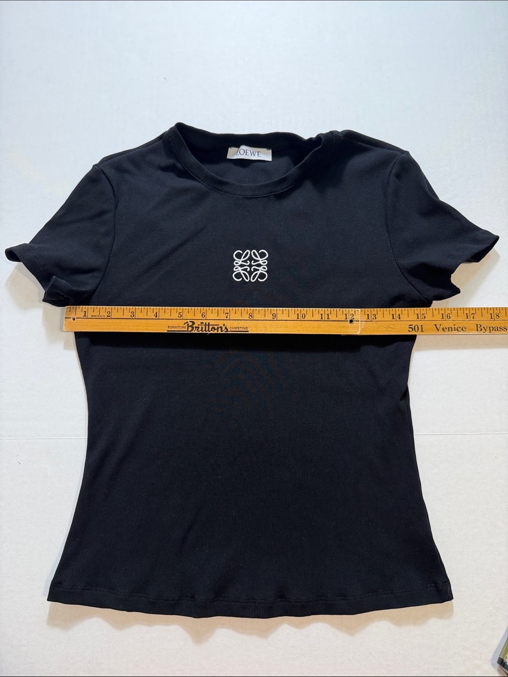 Loewe Monogram Embroidered Fitted Ribbed Cropped Tee - Picture 4 of 9
